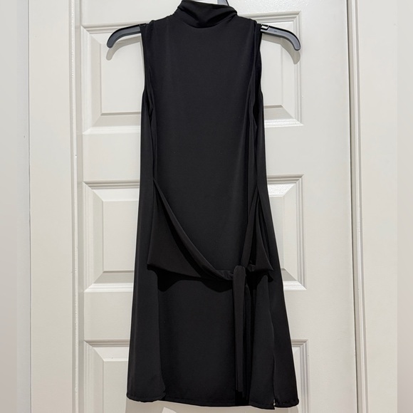 Black Sleeveless Dance Costume - Picture 3 of 4